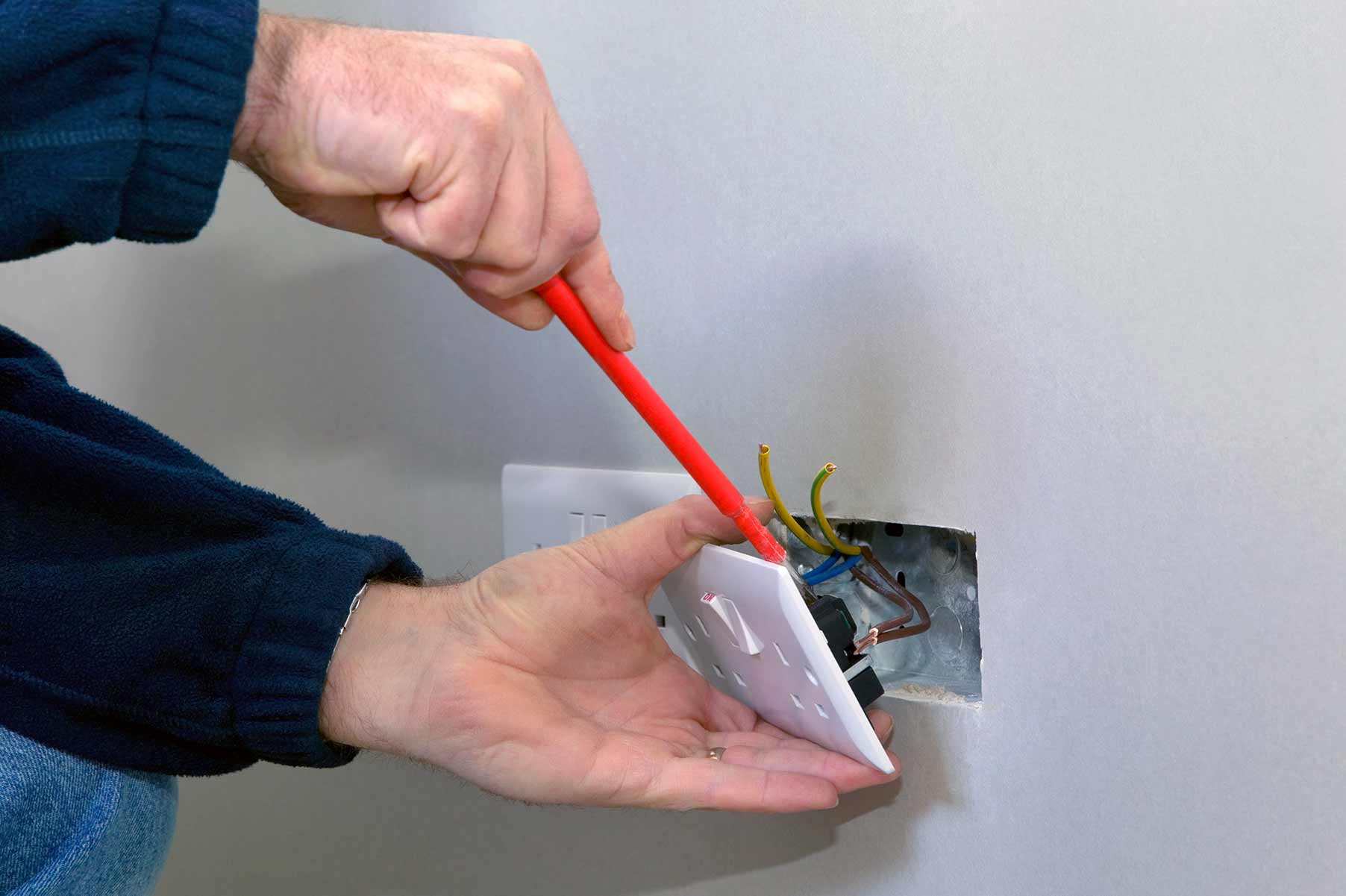 Our electricians can install plug sockets for domestic and commercial proeprties in Sundridge and the local area. 